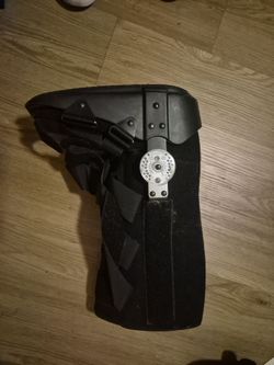 Bledsoe or OTC Valuline pneumatic walking boot