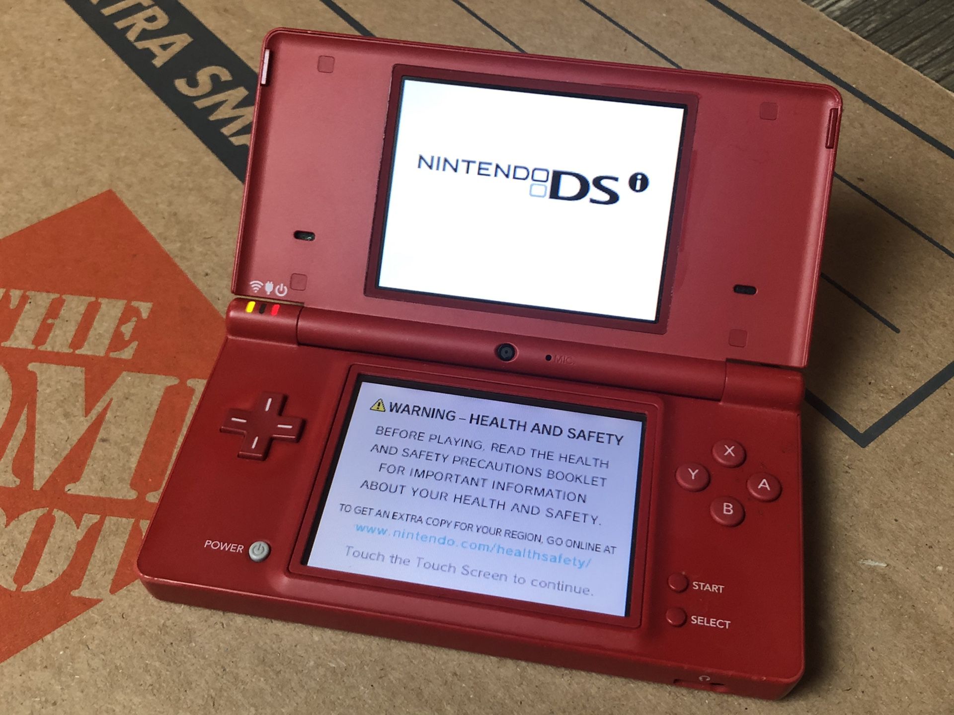Red DSI - (No games or charger)