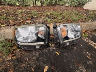 Toyota Tundra headlights pair 2015-2021