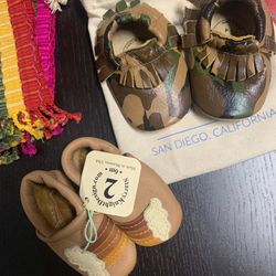 2 New Pairs Of Infant Leather Moccasins Type Shoes / Baby Booties