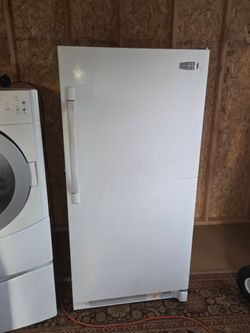 MEDIUM size freezer