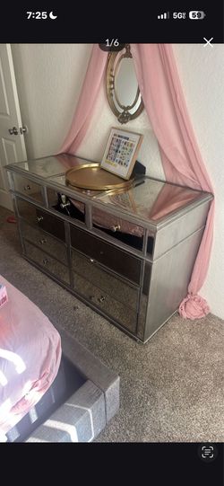 Mirror dresser
