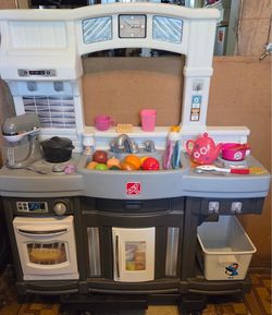Step 2 grey play kitchen