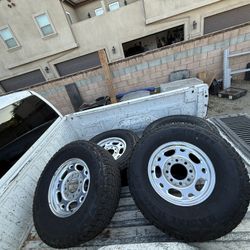 2003 GMC 2500 8 Lug Wheels 
