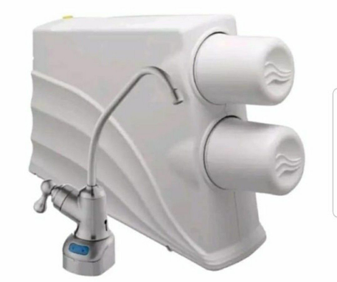 Filtration systems drinking water ( new in box) comes with 8 replacement filter.
