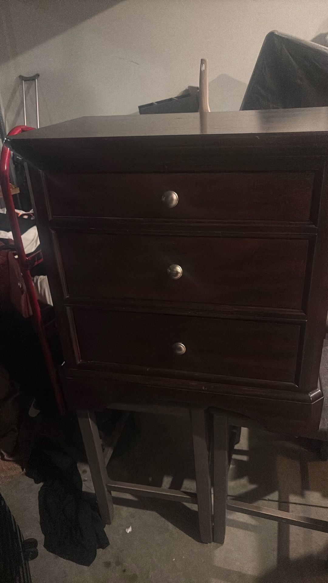 Used queen size bedroom set
