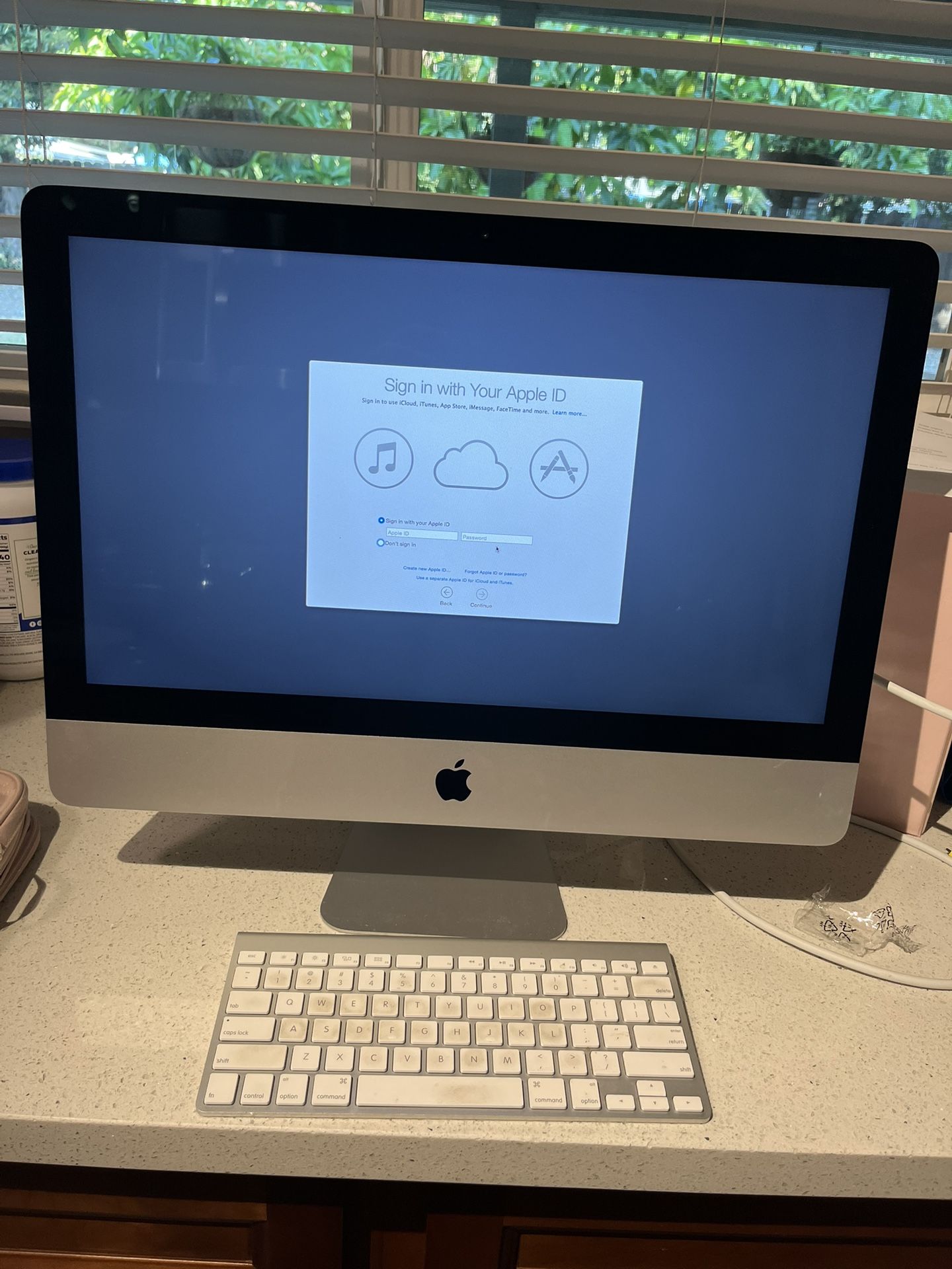 iMac Bought In 2015. Barely Used. 21.5” Screen