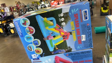 Splash and slide with tunnel