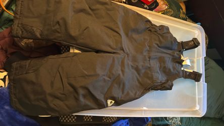 pantalón de niño para la nieve $10