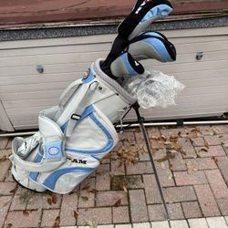 Brand new! Ladies Ram Craigton golf club set. Complete right handed set with golf bag