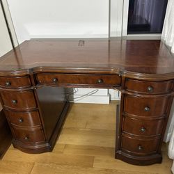 Kneehole Executive Desk!