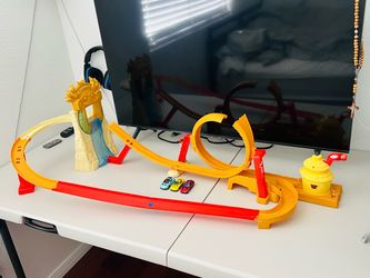 Hot wheels racing track