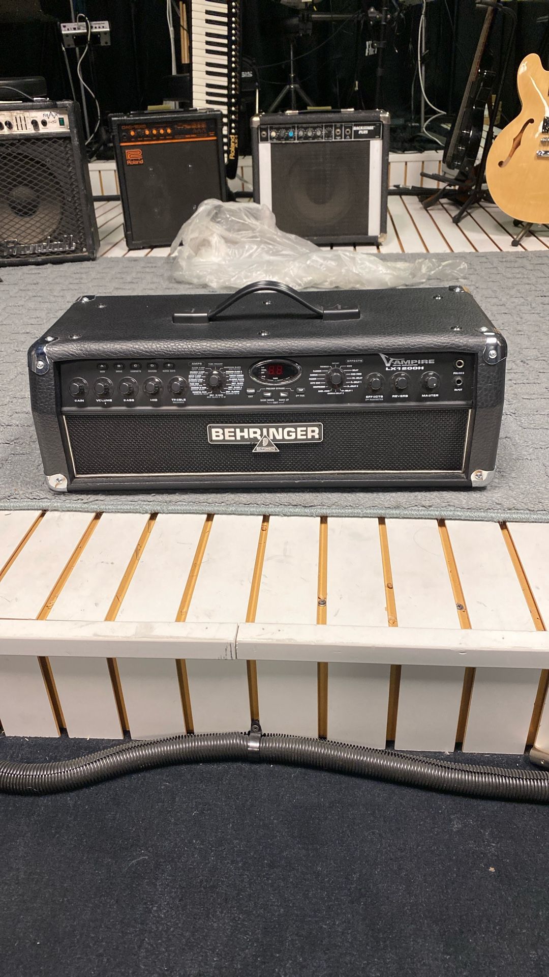 Behringer Vampire LK1200H Guitar Amp Head