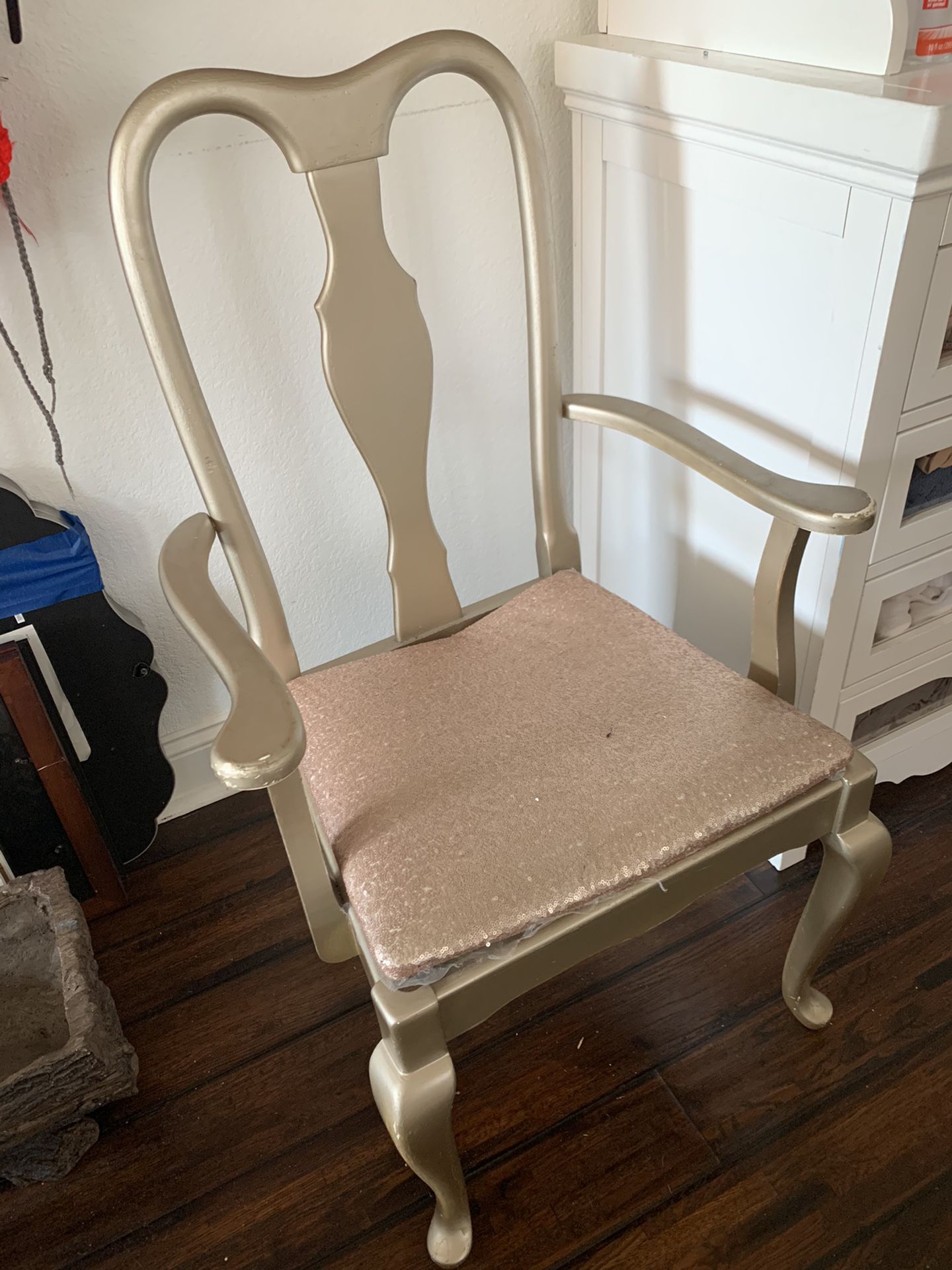 Free chair (champagne/rose gold) FREE