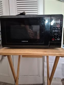 FABERWARE MICROWAVE ( SMALL COMPAC FOR SMALL SPACES)/ ONLY USED TWOCE/ EXCELLENT WORKING CONDITION