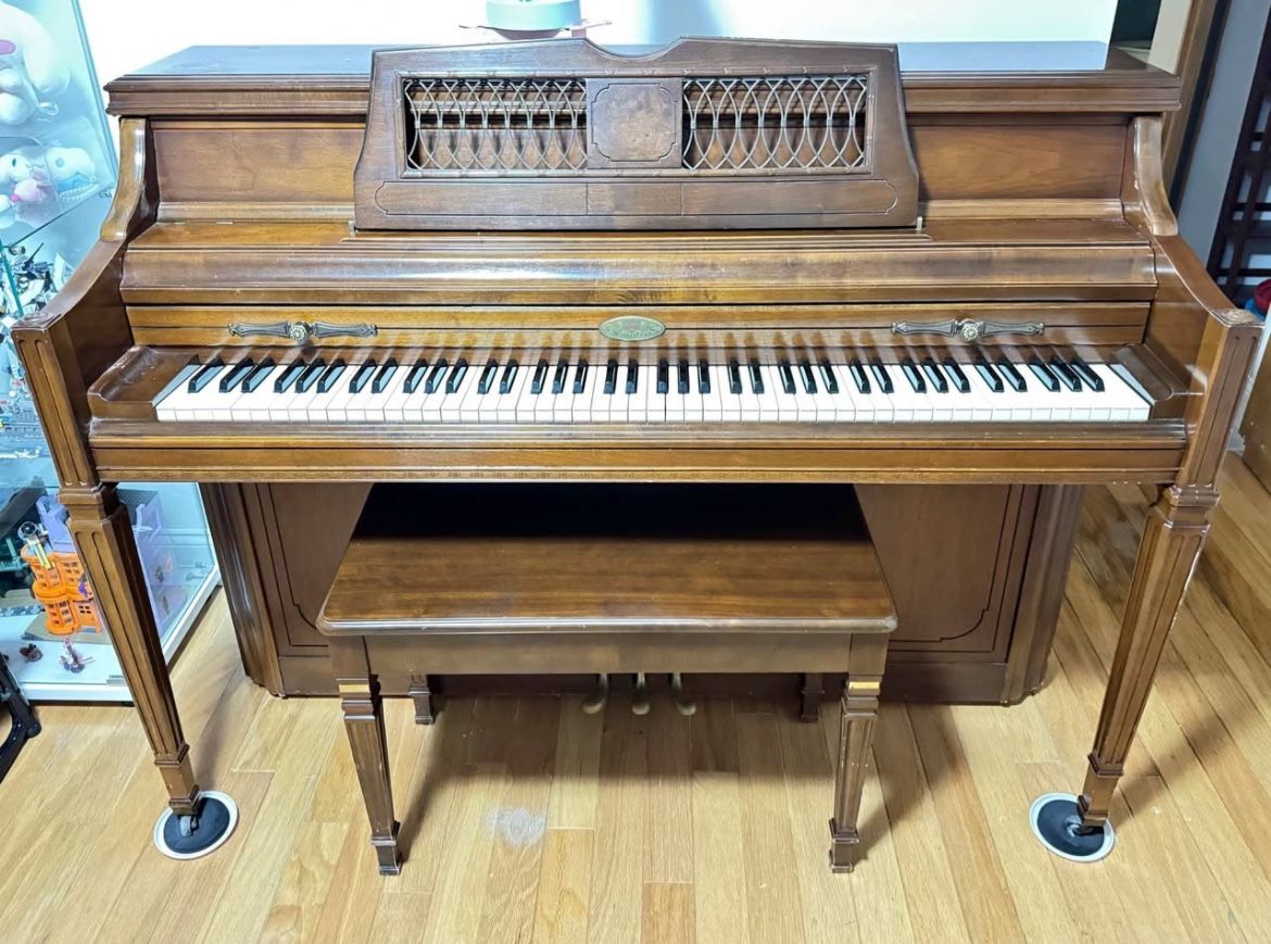 Vintage Spinet/Console Piano w/ Bench – Classic Design!