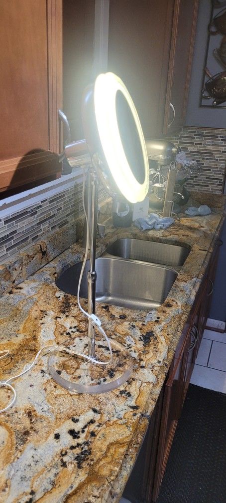 Vintage Adjustable Vanity Mirror With Light