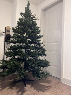 7.5 ft. Unlit Artificial Christmas Tree (Seneca Spruce Tree)
