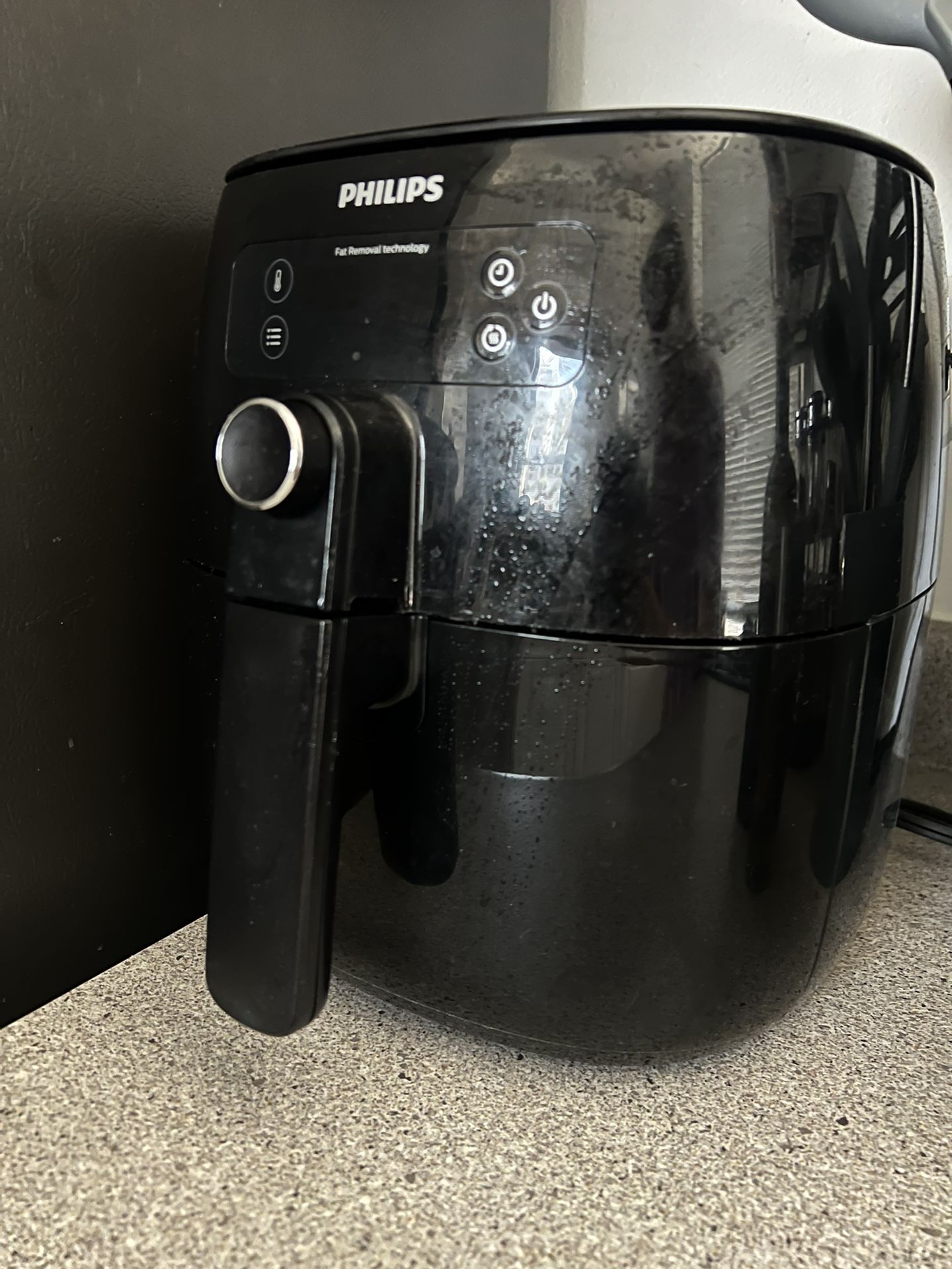 Philips Air Fryer – 1425W with Fat Removal Technology