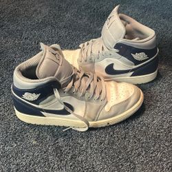 Air Jordan 1 Mid Wolf Grey Midnight Navy 
