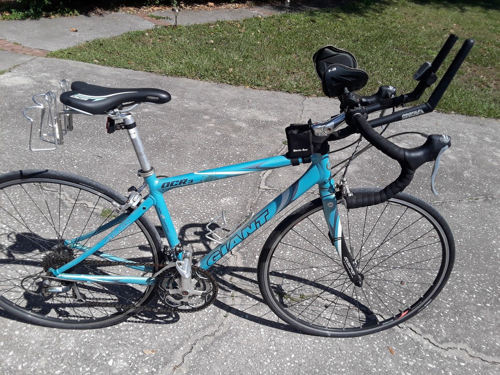 Giant OCR 3 Road bike 44cm frame, with added TT bars, clipless pedals, extra bottle holders, 700 tires.