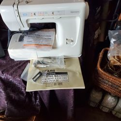 Kenmore 22 Stitch Sewing Machine In Box W/ Attachments & Manuals 