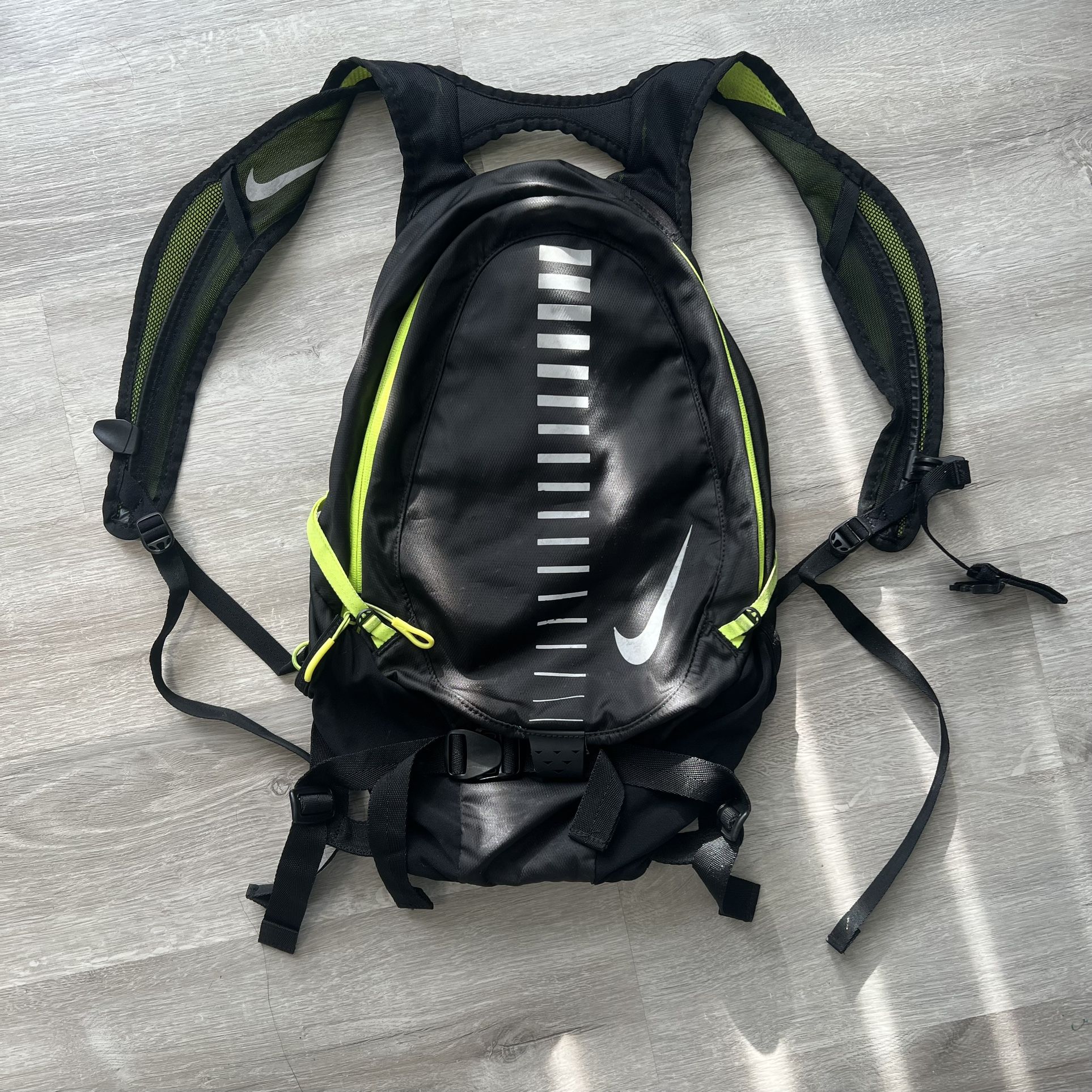 Nike Run Engineered Ultra-Light Backpack Unisex Black Volt 10L