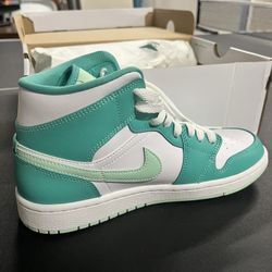 Nike Air Jordan 1