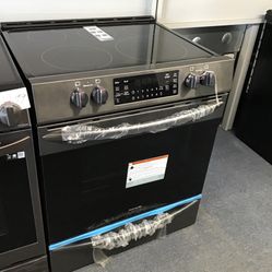 New Scratch And Dent LG 5 Burner Glass Top Slide In Black Stainless Steel Range. 1 Year Warranty 