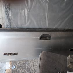 FORD F350 TAILGATE  TOOK IT OF BECAUSE I PUT A CAMPER ON AND I DINT NEED IT . IT WORKS PERFECTLY.. 