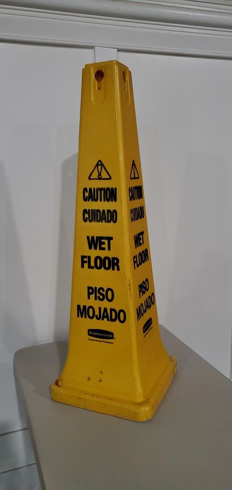 Rubbermaid Commercial Multilingual Wet Floor Safety Cone