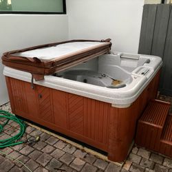 FREE Leisure bay Hot tub - NOT WORKING