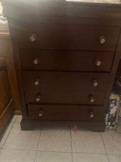 Dark Wood 5-Drawer Dresser Chest