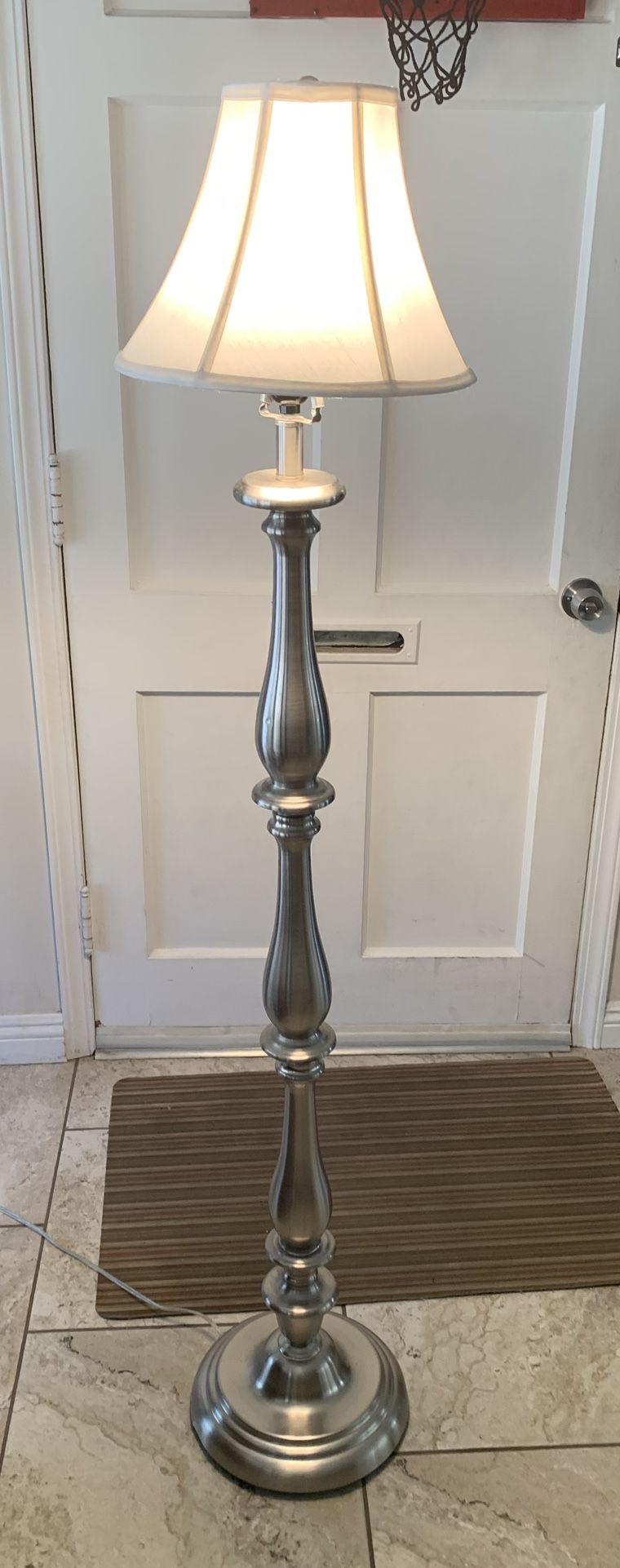 5 FT Lamp For Sale, PICK UP IN RESEDA