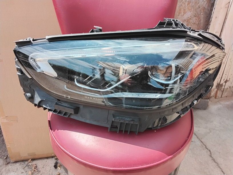 2022-2023 W206 MERCEDES BENZ C-CLASS HEADLIGHT ORIGINAL FACTORY OEM FULL LED LEFT DRIVER SIDE WITH LOWER TAB BROKEN GLASS HAVE SOME SCRATCHES 