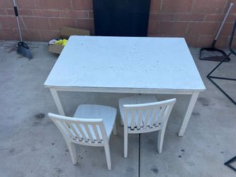 (Free) Children’s table with two chairs