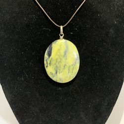 Serpentine Gemstone Oval Pendant / Leather Necklace 