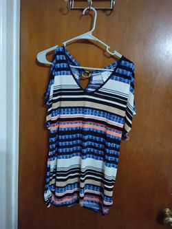 Striped V-Neck Short Sleeve Top. Medium