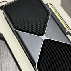 NVIDIA RTX 5070 Founders Edition Graphics Card – Like New, Complete Box