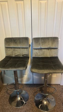 4 grey bar stools