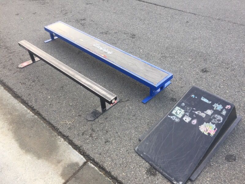 Mojo bench, Element skate rail and kicker ramp