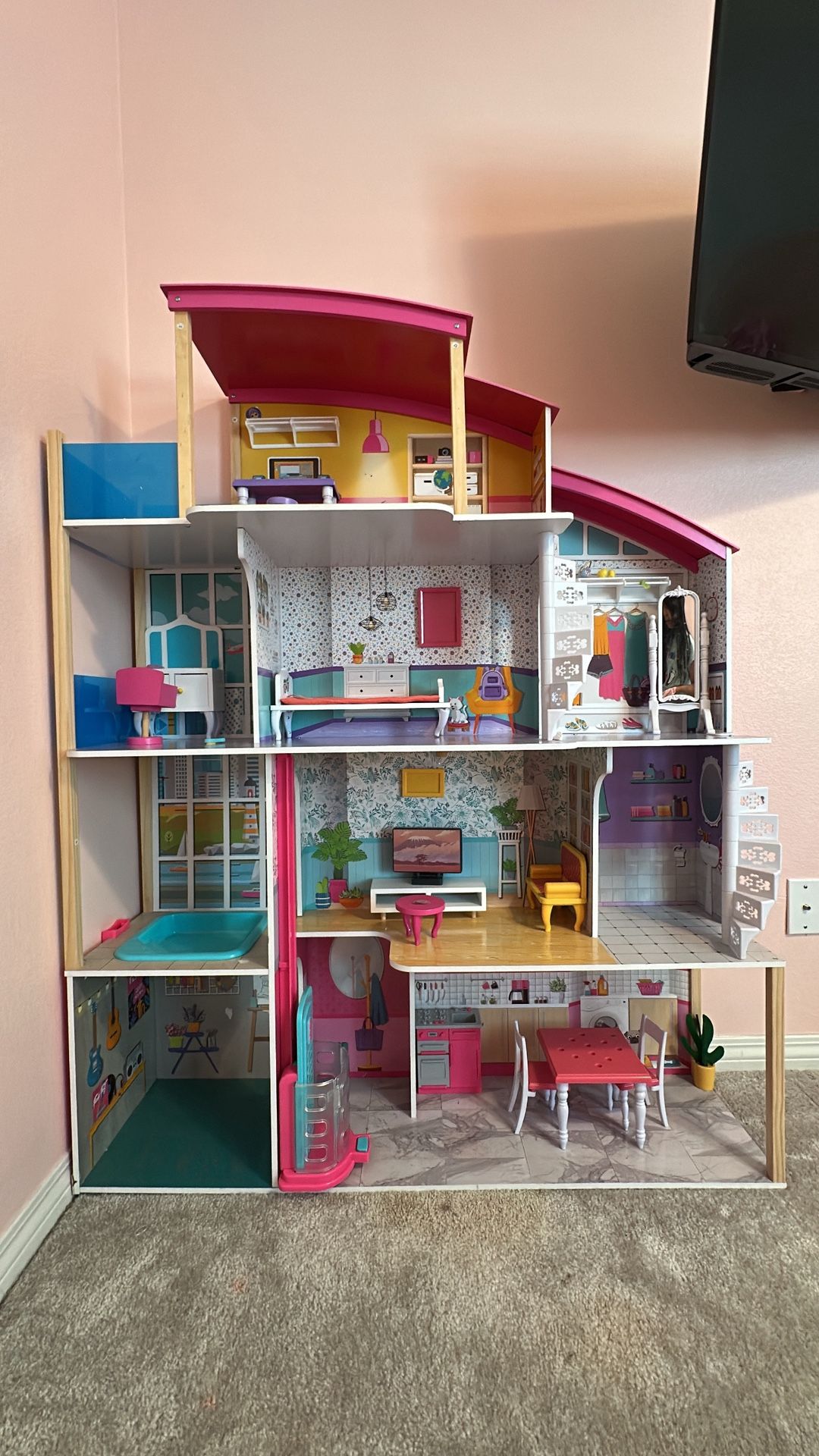 Doll House And Extra Accessories