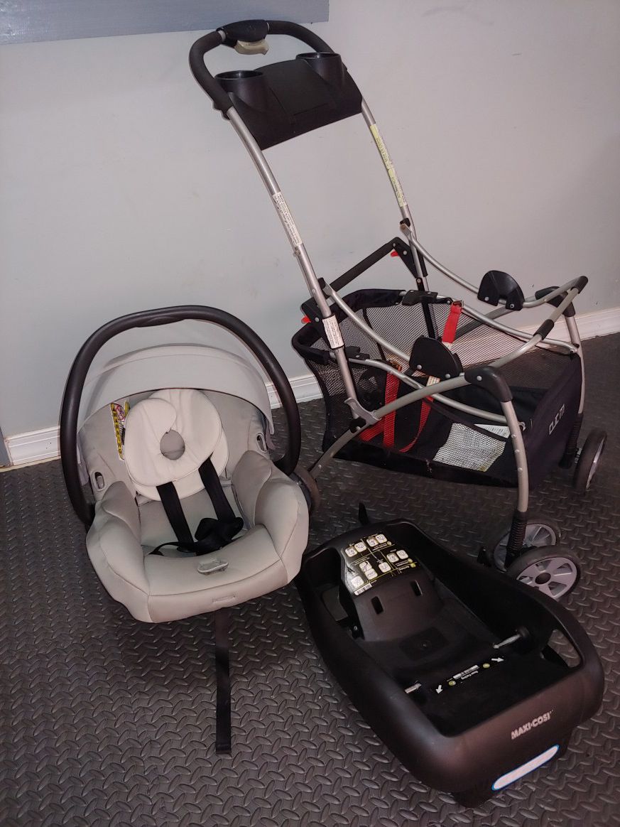 Maxi cosi car seat, base and snap n go stroller