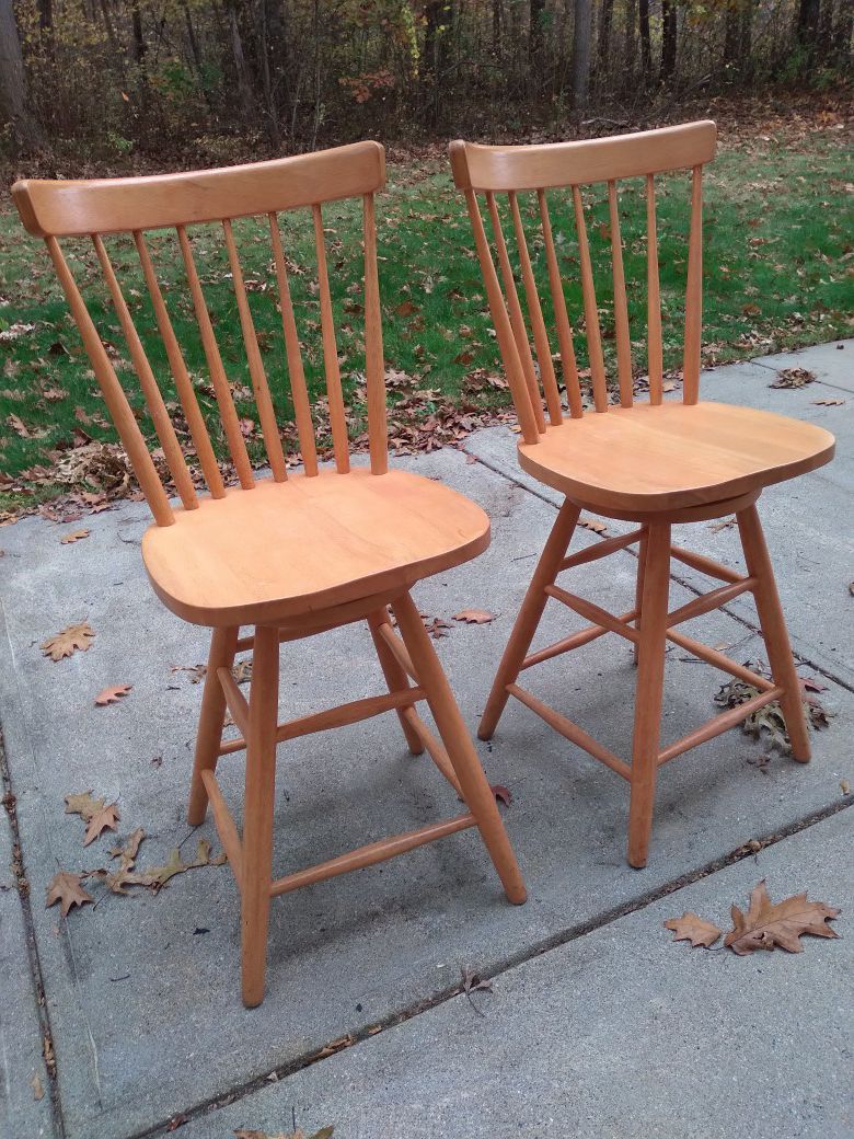 Bar stools, swiveling seats