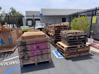 Free Pallets. Boxes