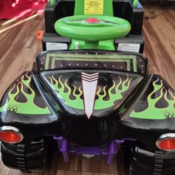 Gravedigger Powerwheel Like New 