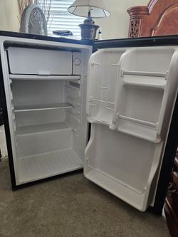 Magic Chef Mini fridge freezer