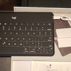 I Pad or I Phone Ultra Slim Keyboard 