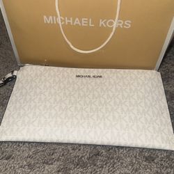 Michael Kors Wallet. Brand New! 