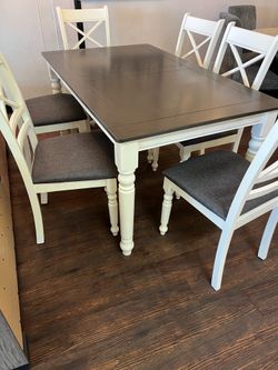 7 pc brand new dining set